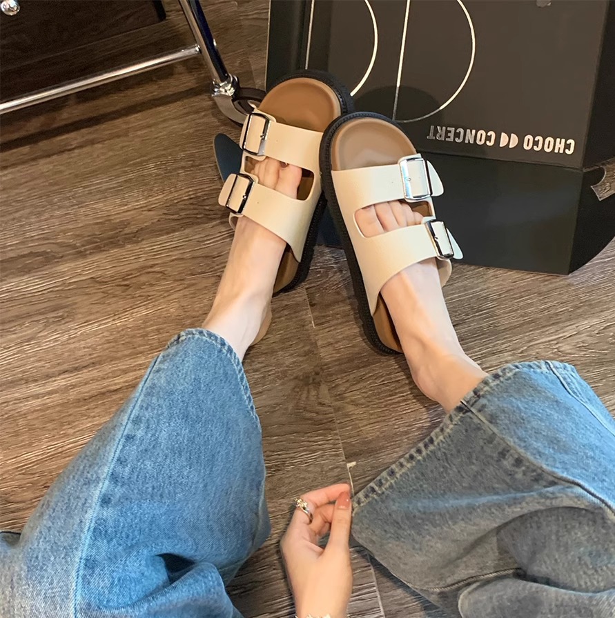 Women's new fashion slippers casual flip-flops Female summer wear belt buckle half-drag sandals beach shoes