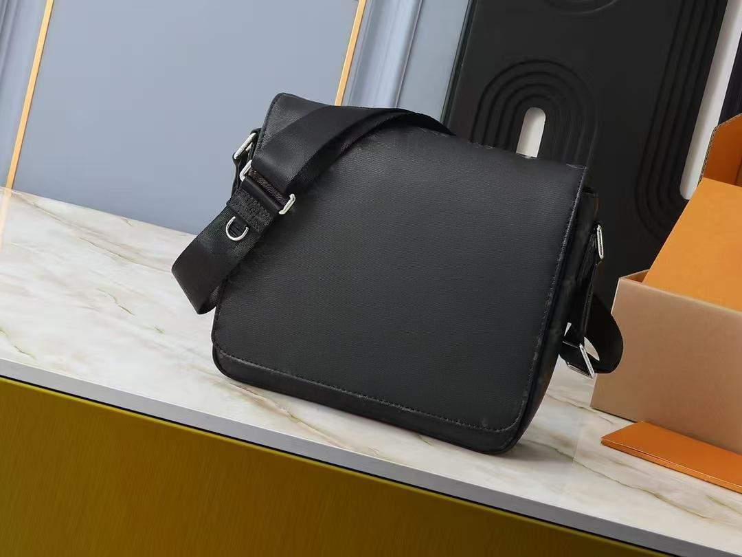 Men Tote Designer Bag Genuine Leather Crossbody Bags District Shoulder Purse M46255 Tote bag Man briefcase Classic Flower Wallet Vintage Handbag mal
