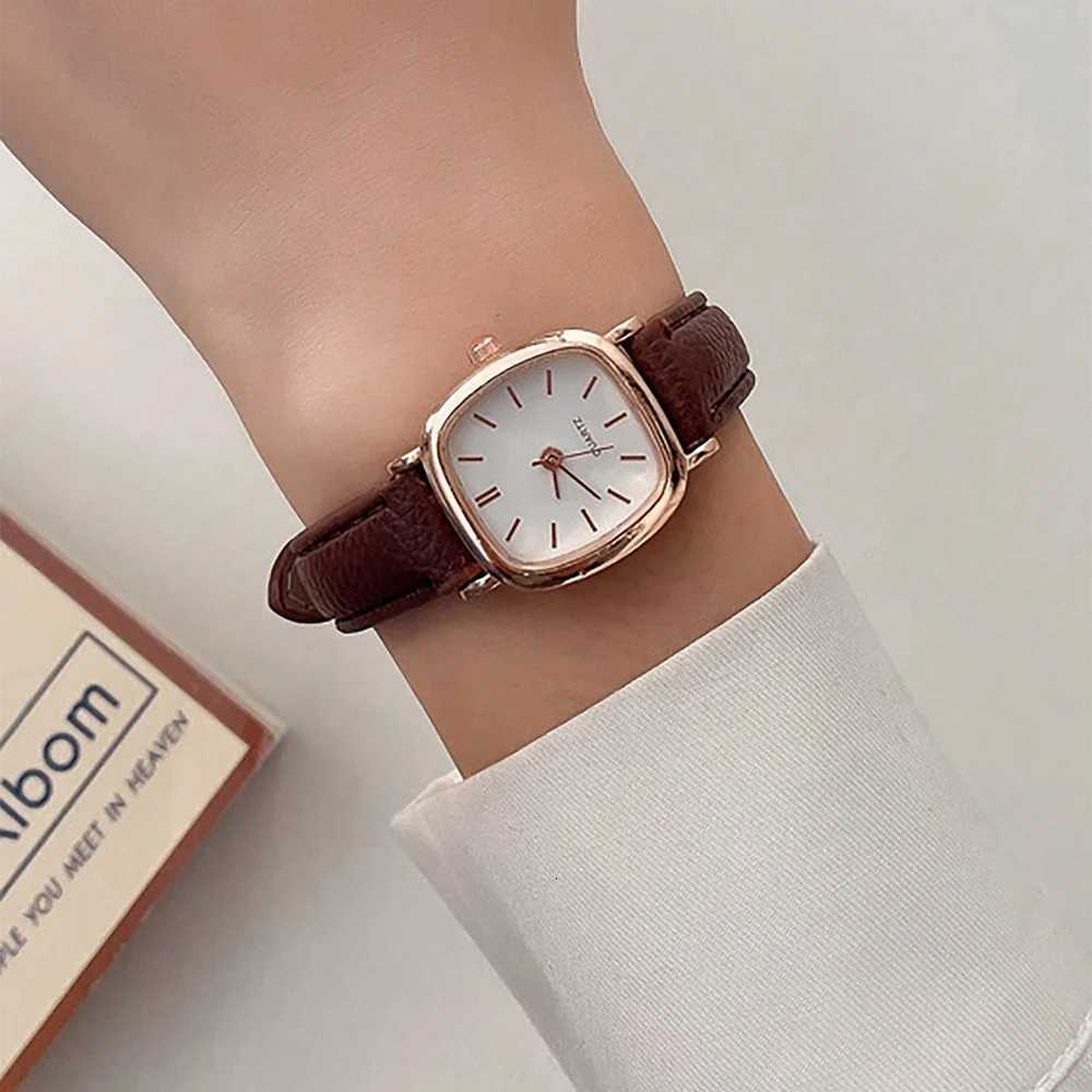 Rétro Marron Femmes Montres Qualités Petites Dames Montres Vintage Bracelet En Cuir Montre De Mode Marque Femme Envo GratisXJ251103