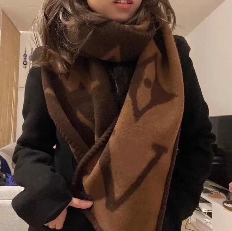 Designer scarf Large letters scarfs jacquard weave cashmere autumn and winter women warm men comfortable touch senior fashion versatile