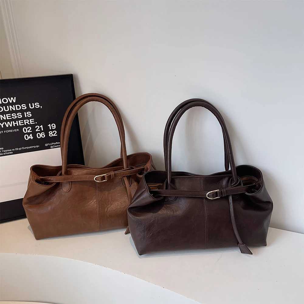 Ladies Retro Large Capacity New Autumn and Winter Niche Design Single Shoulder Underarm Casual Work Commute Bag X251104