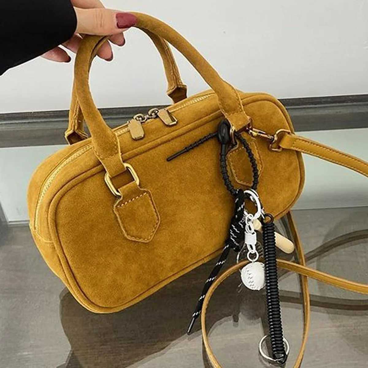 Fashion suede autumn winter new trend matte womens handbag messenger simple and exquisite temperament bag solid color v X251104