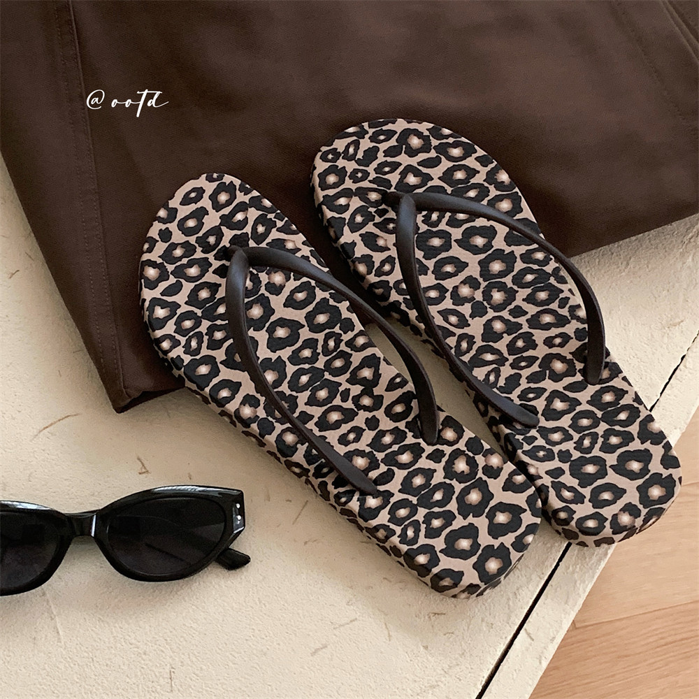 Ladies summer new Euro-American style leopard print beach vacation personality net infrared wear flip-flops