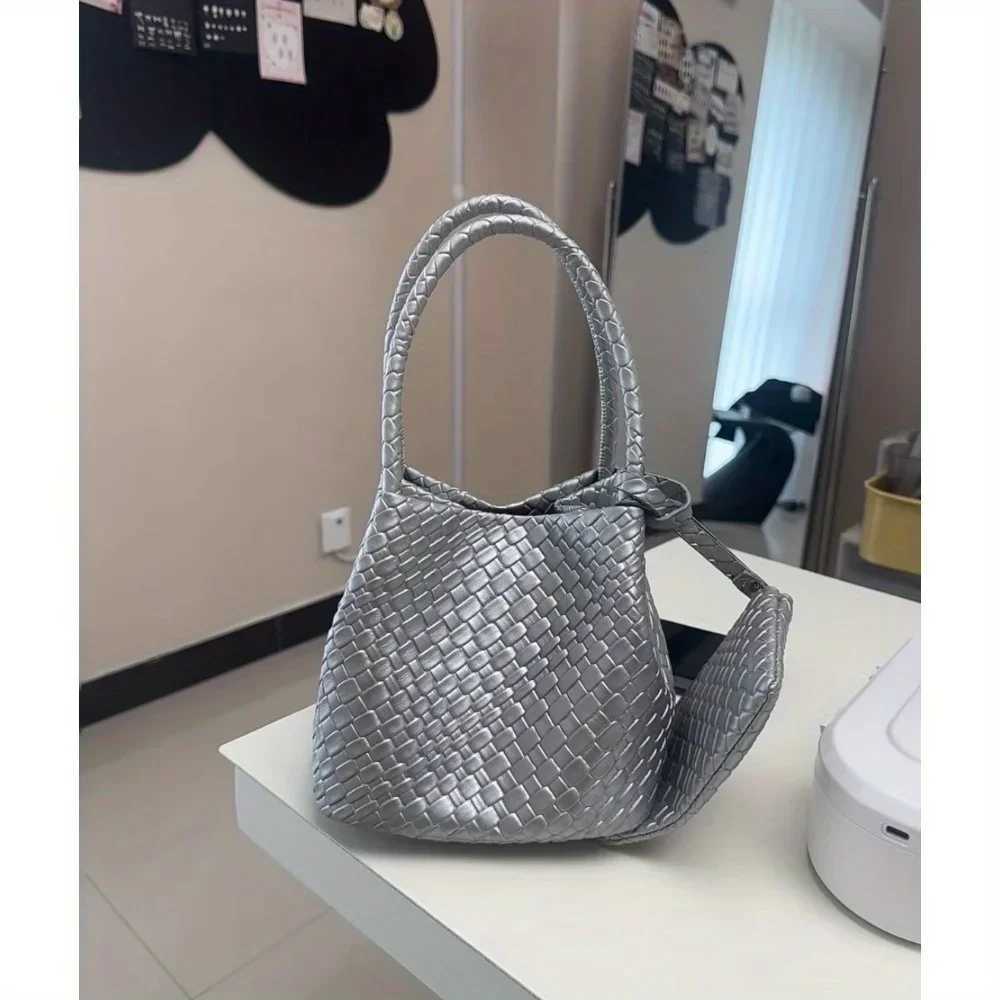 Sac à main tissé en relief 2025 automne et hiver nouveau haut de gamme mode femme sac seau grande capacité W251104