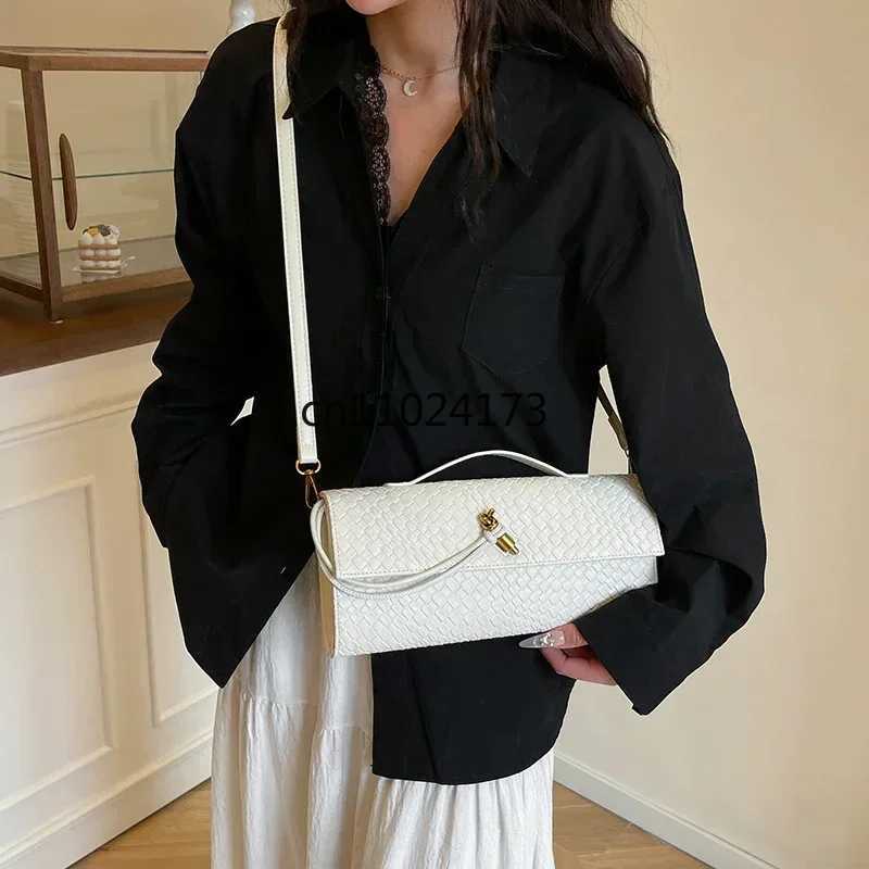 2025 New Fashionable Solid Color Crossbody Bag Unique Retro Leather Crossbody Bag Suitable for Commuting Party Activities W260319