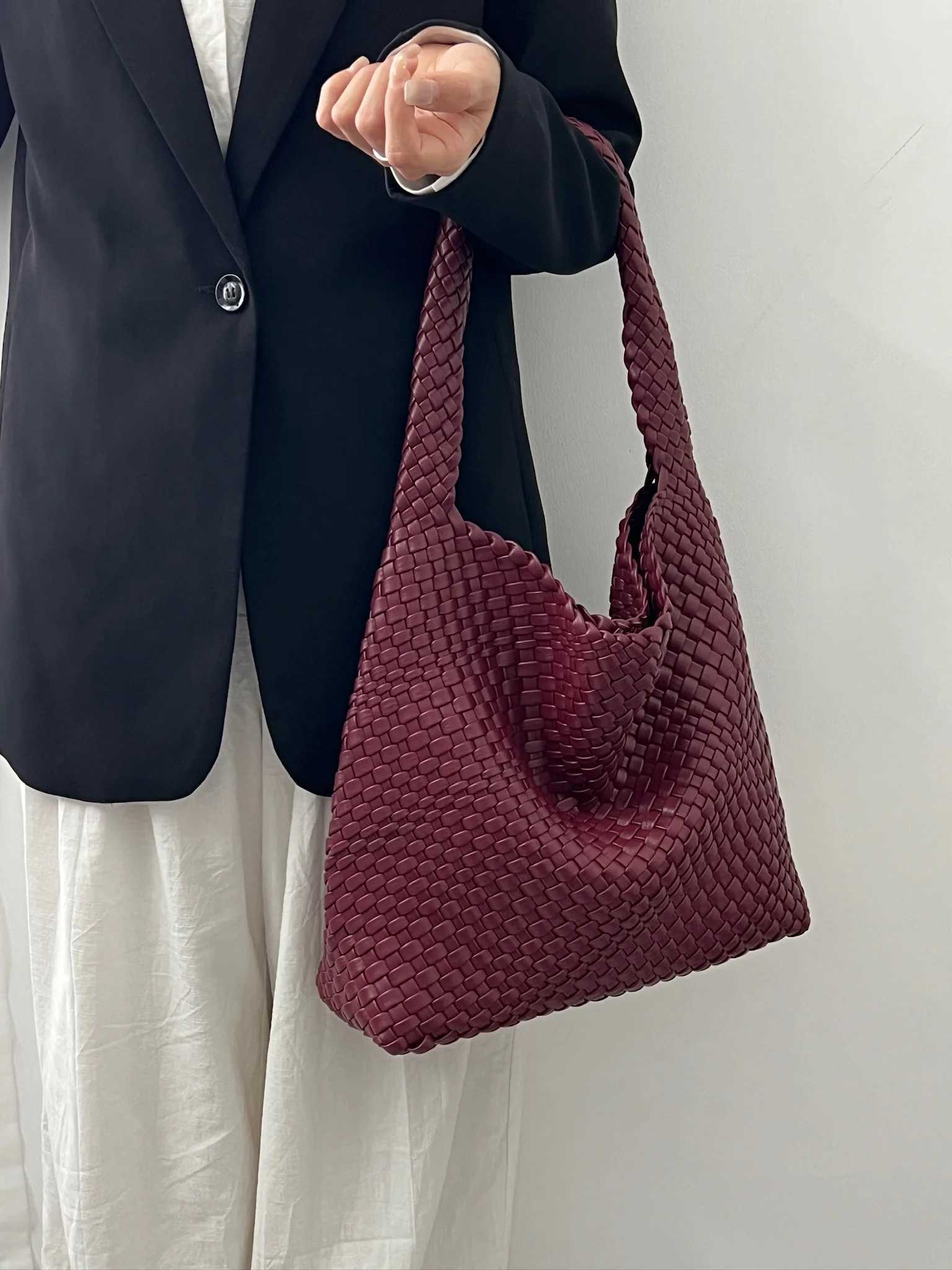 Sacs pour femmes sac à bandoulière de luxe design haute capacité en cuir PU tissé à la main sac à main pour femme W251104