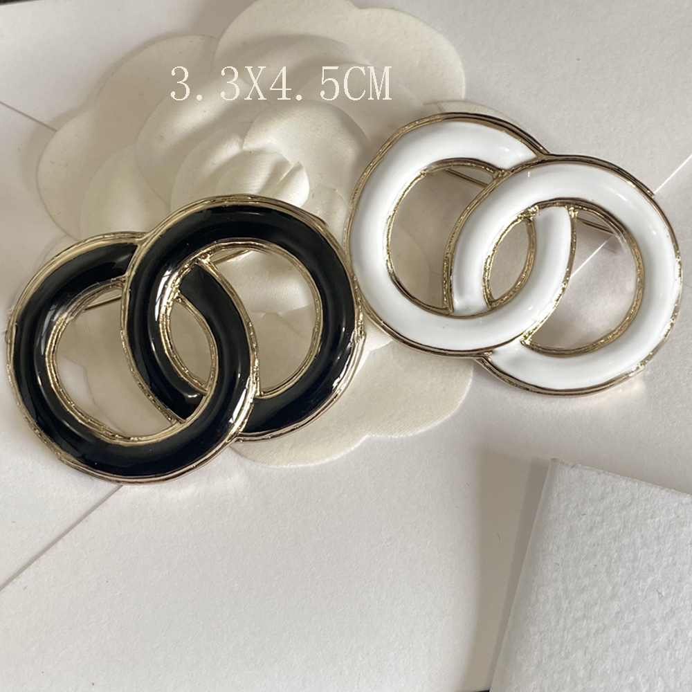 Men Women's Black White Crystal Pins Brooches Designer Letter Gold Plated Copper Pearl Pin Christmas Gift Party Fashion Jewelry Love Top Qualit