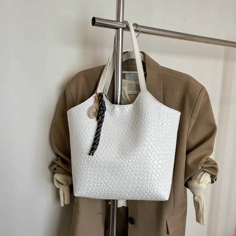 Sac fourre-tout à la mode de grande capacité pour femmes, sac à main en cuir PU souple avec gaufrage Floral, sac à bandoulière avec fermeture écl