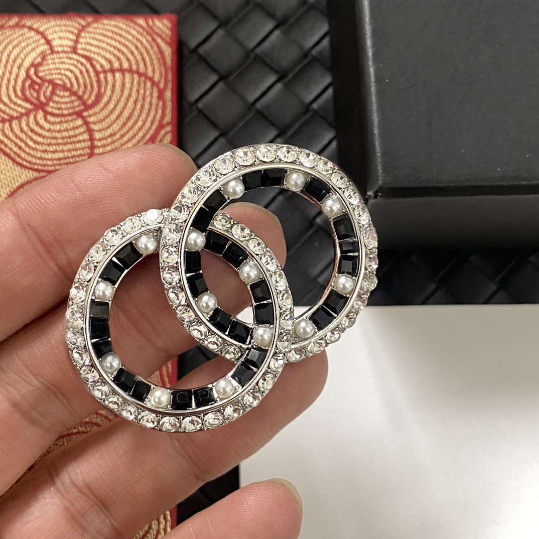 Charm Letter Brooch Classic Designer Copper Diamond Brooches Women Pearl Crystal Rhinestone Suit Sweater Scarf Pin Fashion Jewelry Accessorie Weddin