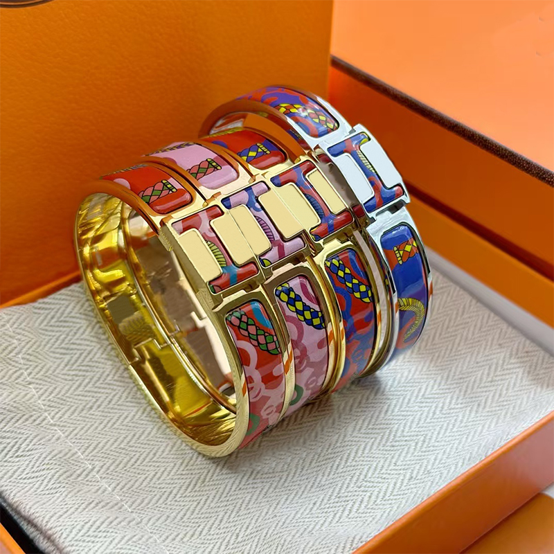 Marque de mode classique 12mm motif émail couple d'or 18 carats bracelet de créateur en acier inoxydable pour hommes et femmesvb