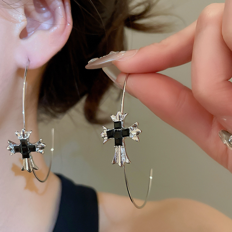 Silver Needle Crystal Cross C-shaped Dark Style Niche Design Sense Hoop Light Luxury High-end Earrings-image-1083543306