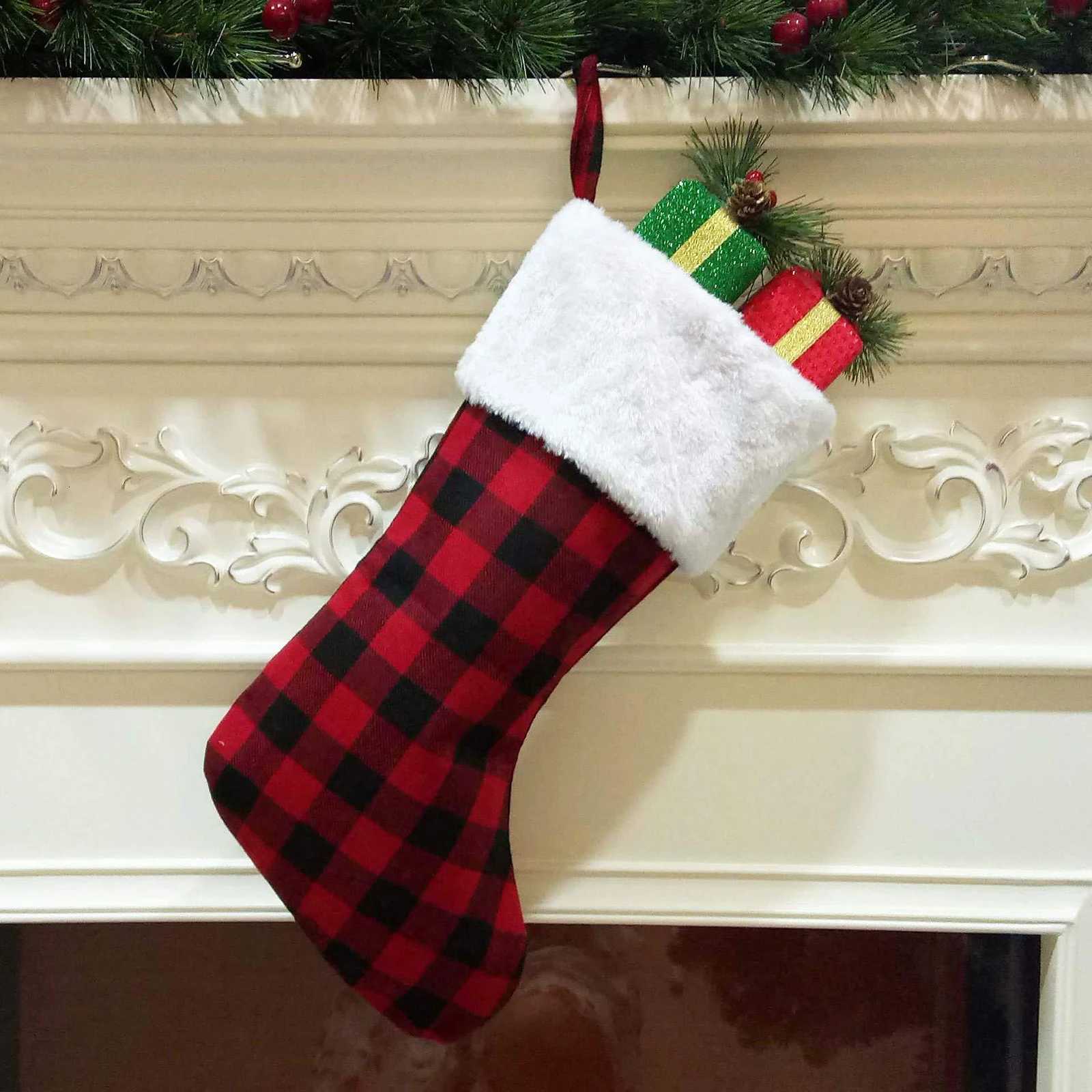 ic Retro Hangable Large Capacity Red And Green Checkered Snowflake Plush Christmas Holiday He Decoration Socks H251107-image-1083629191