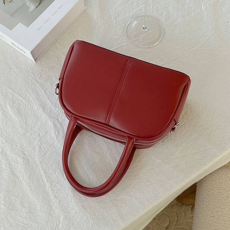 Designer Small Armpit Women's Large Capacity Commuter Handbag New Oil Wax Leather All-match Shoulder Bag 2025s Hot