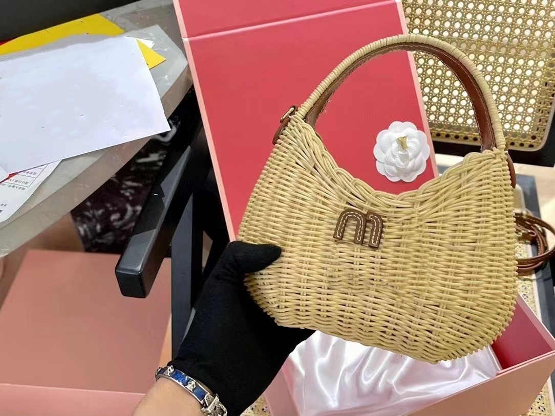 New Designer Bag Women's Bag Woven Bag Handheld Bag Shoulder Crossbody Bag Designer High Quality Small Bag Beach Bag Powerful Shoulder Bag-image-991121979