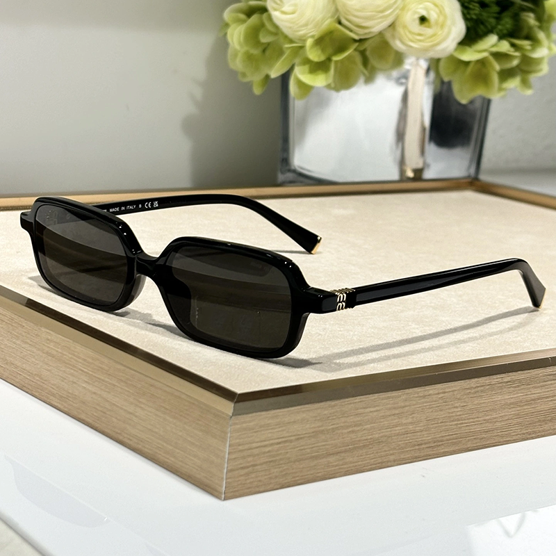 Luxury designer sunglasses classic style suitable for men and women fashionable outdoor gift giving social gathering with box Summer essential su-image-891341598