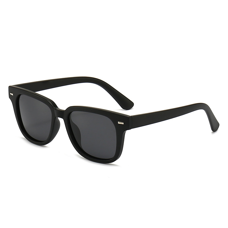 Classic Retro Mens Designer Sunglasses Luxury Fashion Casual Polarized Sunglasses For Women