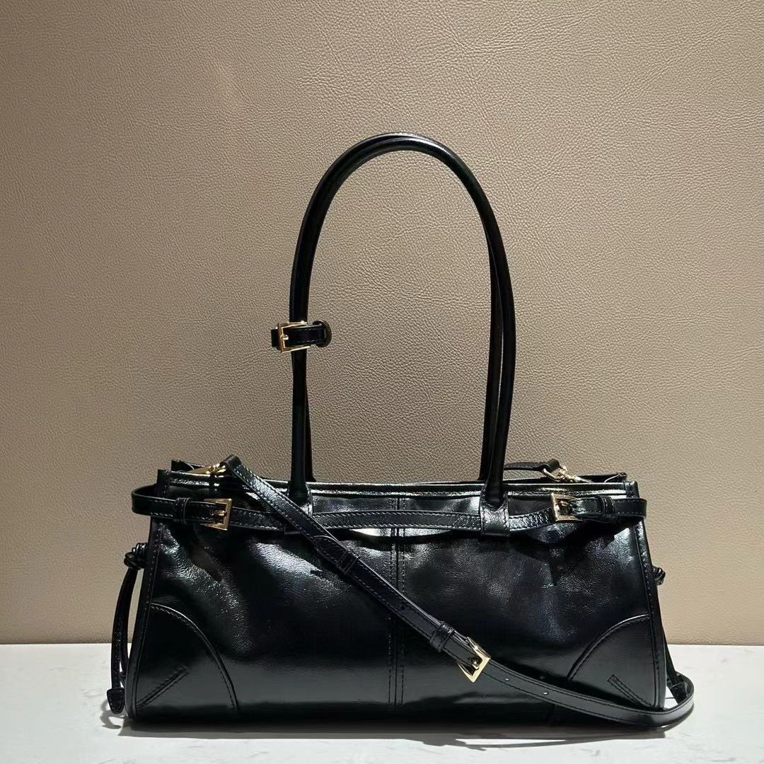 Soft Leather Designer Bag Winter New Oil Wax design Cowhide Long Handle Luxury Handbag Commuter Underarm Bag New Fashion Trend Solid Color Women s S