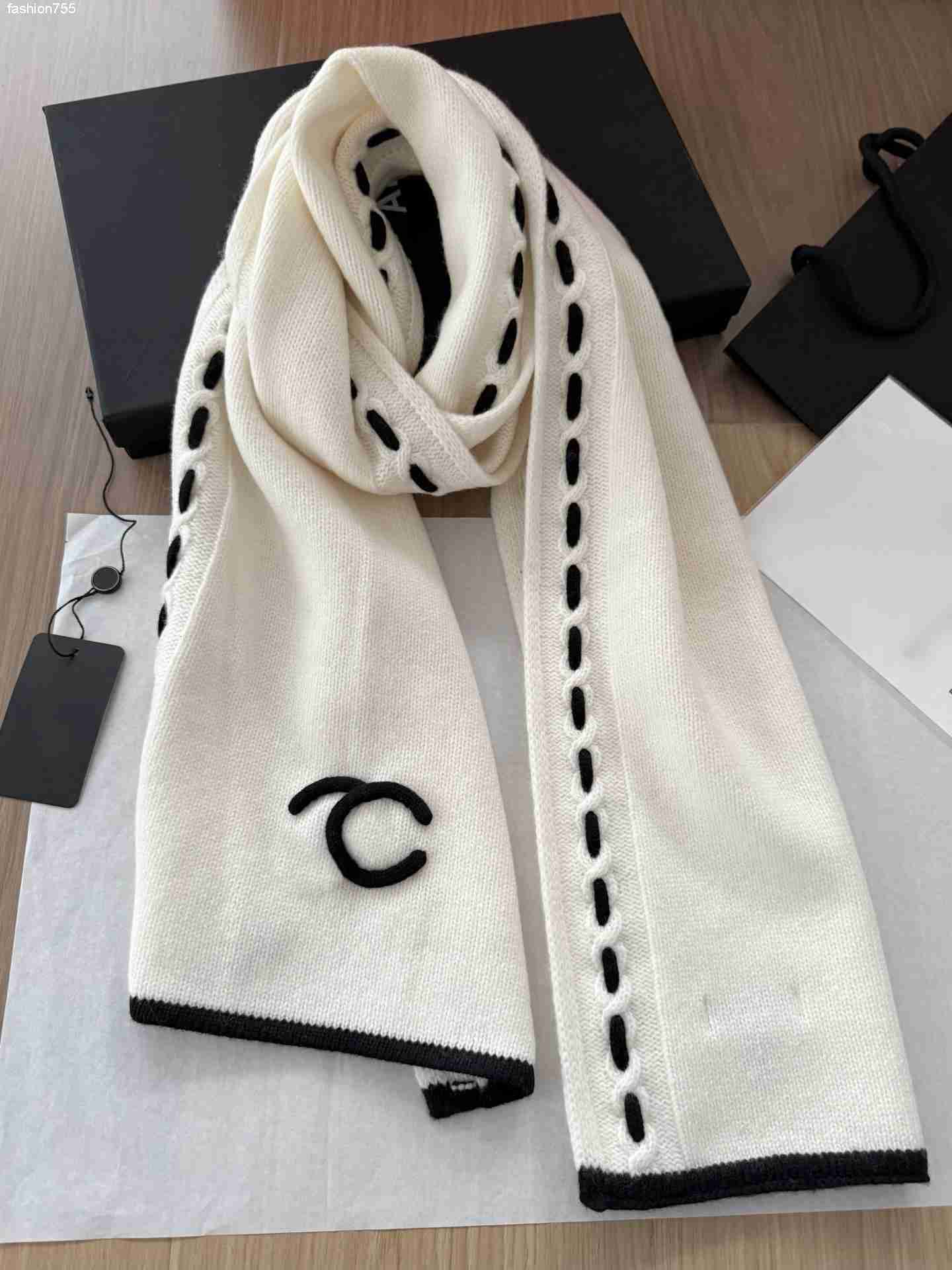 Foulards Foulards de créateurs pour hommes femmes luxueux classique à la mode laine hiver chaleur à carreaux cadeaux de Noël ceintures et boîtes