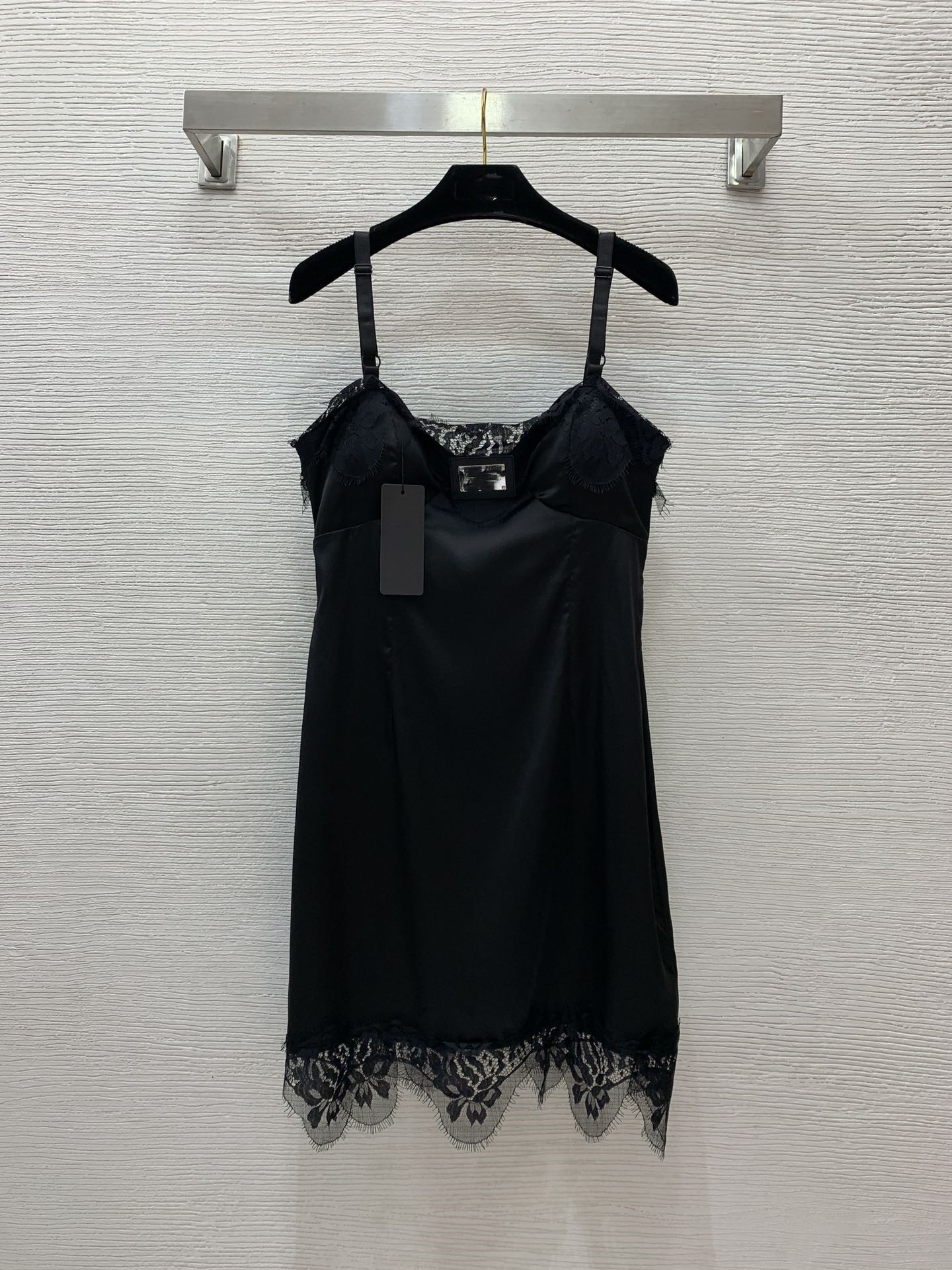 2025 Black Designer Women Dress High End Spaghetti Straps Lace Patchwork Dresses For Womens Milan Runway Metal Letter Logo Dresses 41002