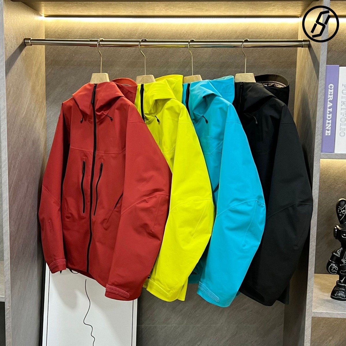 7ème génération extérieure décontractée coque dure coupe-vent et imperméable hommes et femmes couple vestes de randonnée survêtement vêtements or