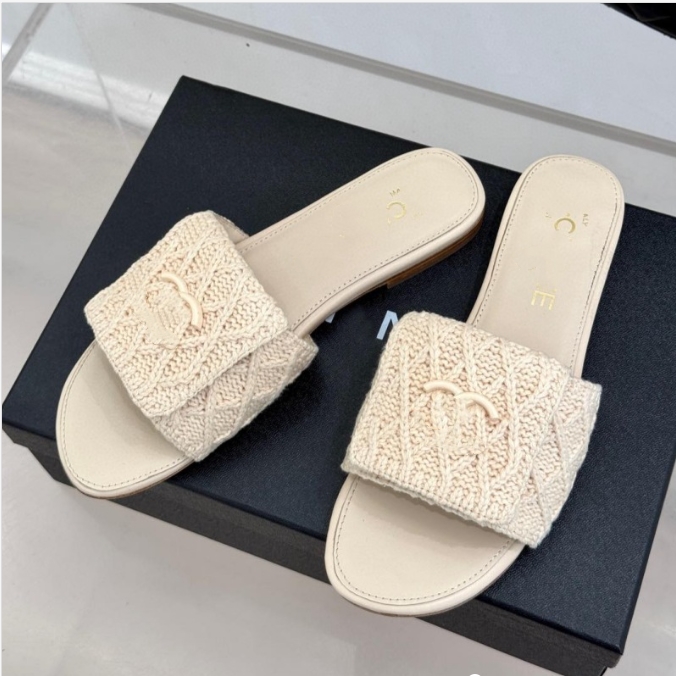 Women Luxury Flat Slippers 2025 Summer new hand-woven Shoes Women's woven letters luxury Designer Casual Beach Slides 35-42