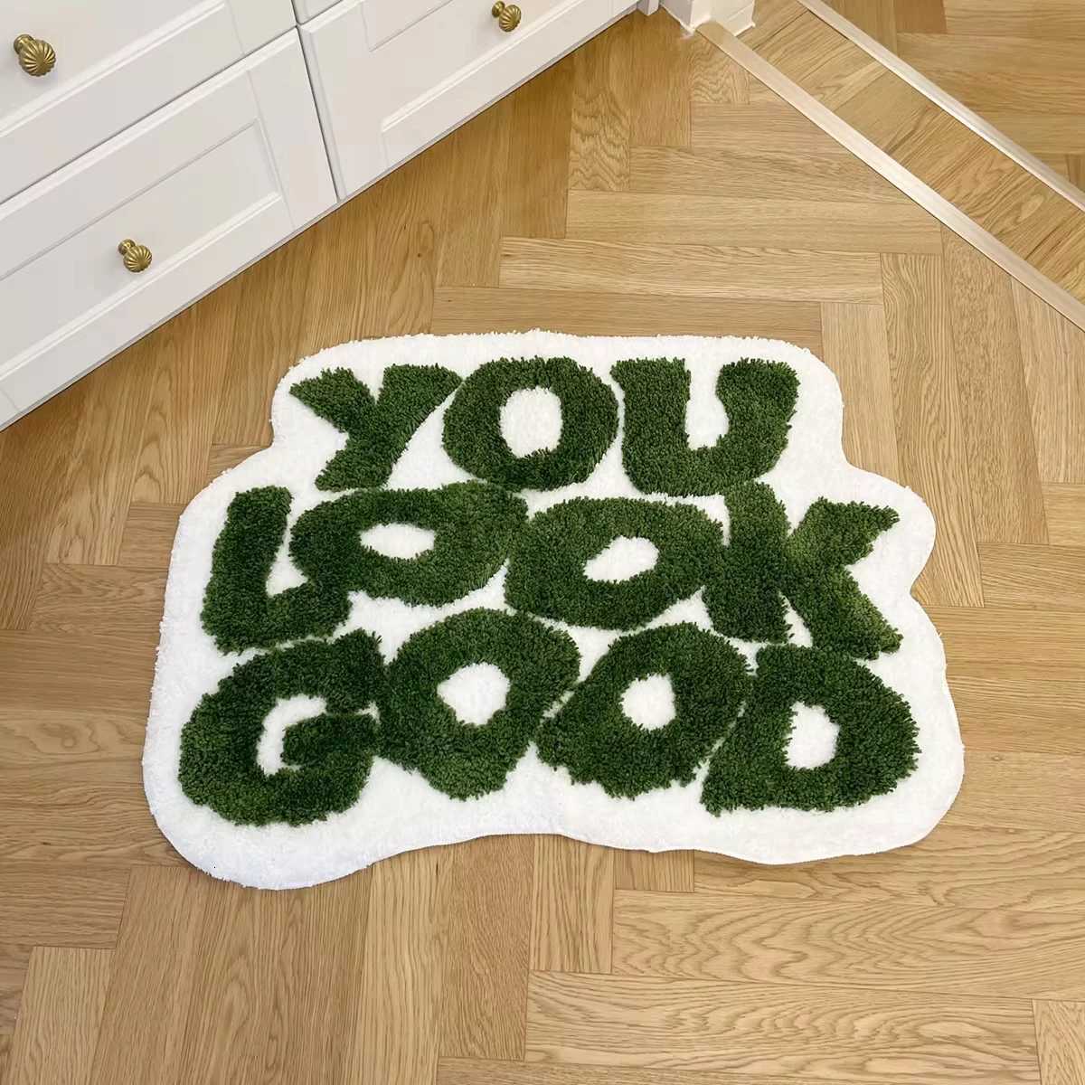 Designer YOU LOOK GOOD Quote Shaped Tufted Rug Positive Phrase Floor Mat for Bedroom Entryway Decor Non-Slip Home Interior AccessoryXJ251111 K260-image-1094589353