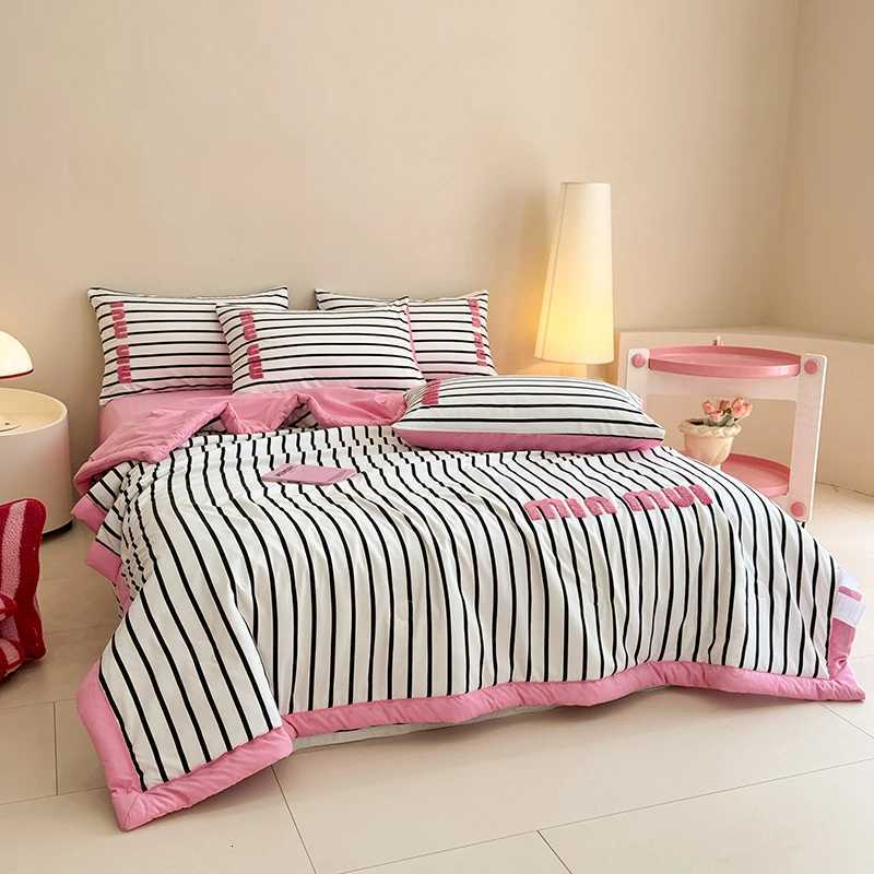 INS Stripe Summer Quilt set Pink and white Bedding Set with Flat Sheet Set soft fluffy embroidery Quilt set for kids adult H251111-image-1084142874