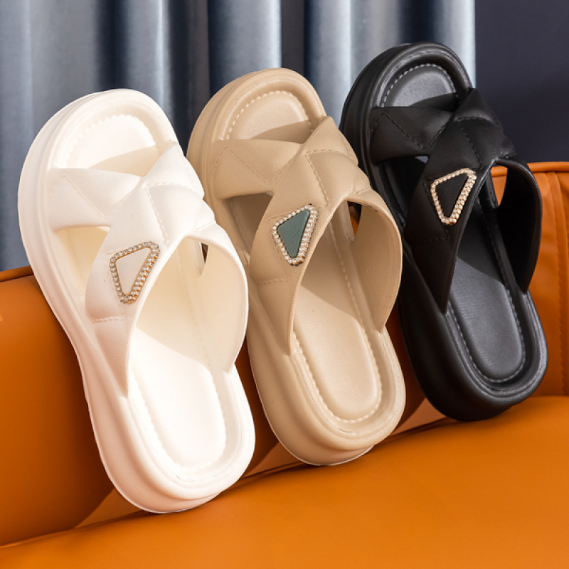 Designer 2025 new Women's thick-soled casual beach shoes with square buckles rhinestones double straps and one-word design flip-flops