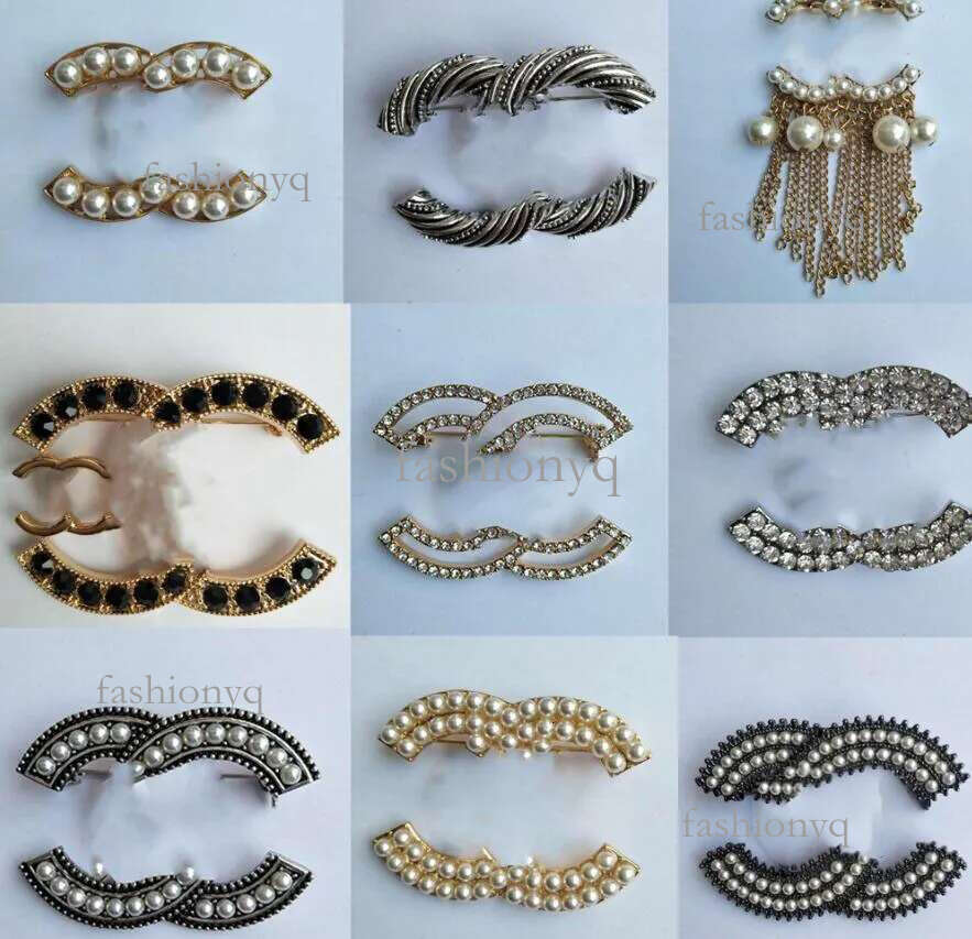 23ss 20style Gold Plated Copper Letters Brooches Hollow Tassel Women Brand Designer Lady Crystal Pearl Brass Brooch Pins Metal Je s