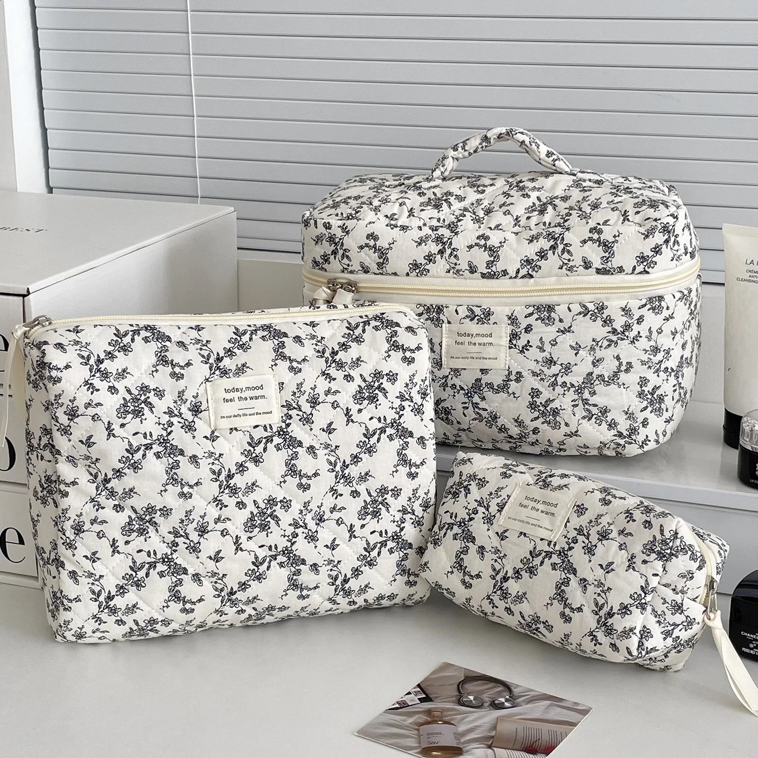 Fashion Ins Black Flower Womens Quilted Bag Handbag Travel Organizer Cosmetics Makeup Storage Bag Portable Zipper Handbag 250410