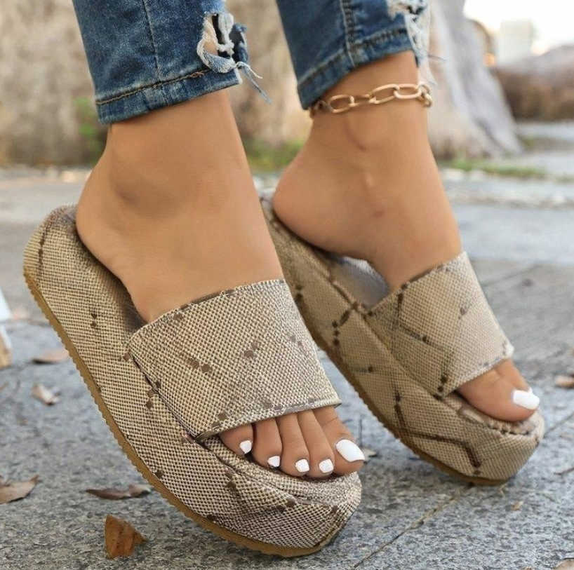 High-top Flip-flops For Women New Summer 2025 Style Large Size Letter Pattern One-piece Platform Sandals T251113-image-965851239