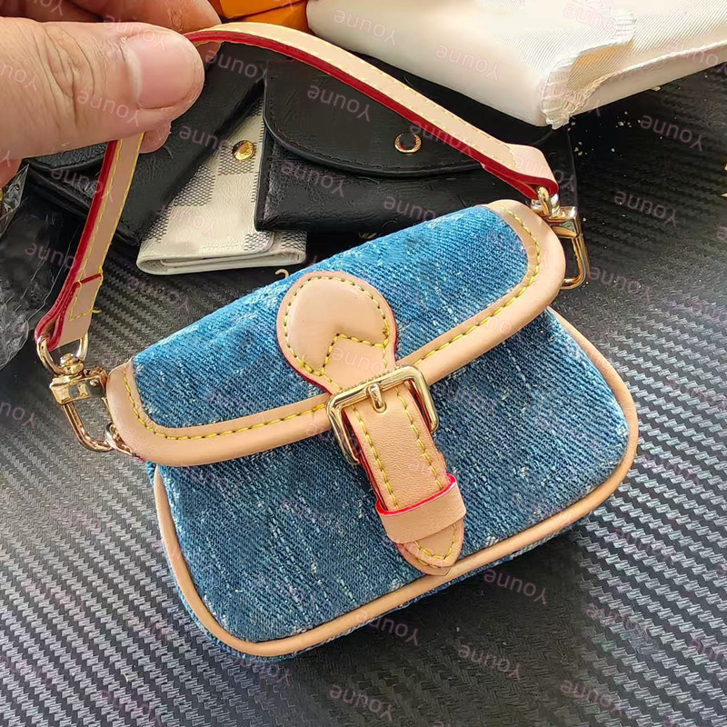 Mini baguette Micro Diane Bag Charm Designers Porte-clés pour femmes de luxe en cuir toile porte-clés sac à main charme Llaveros complet monogram