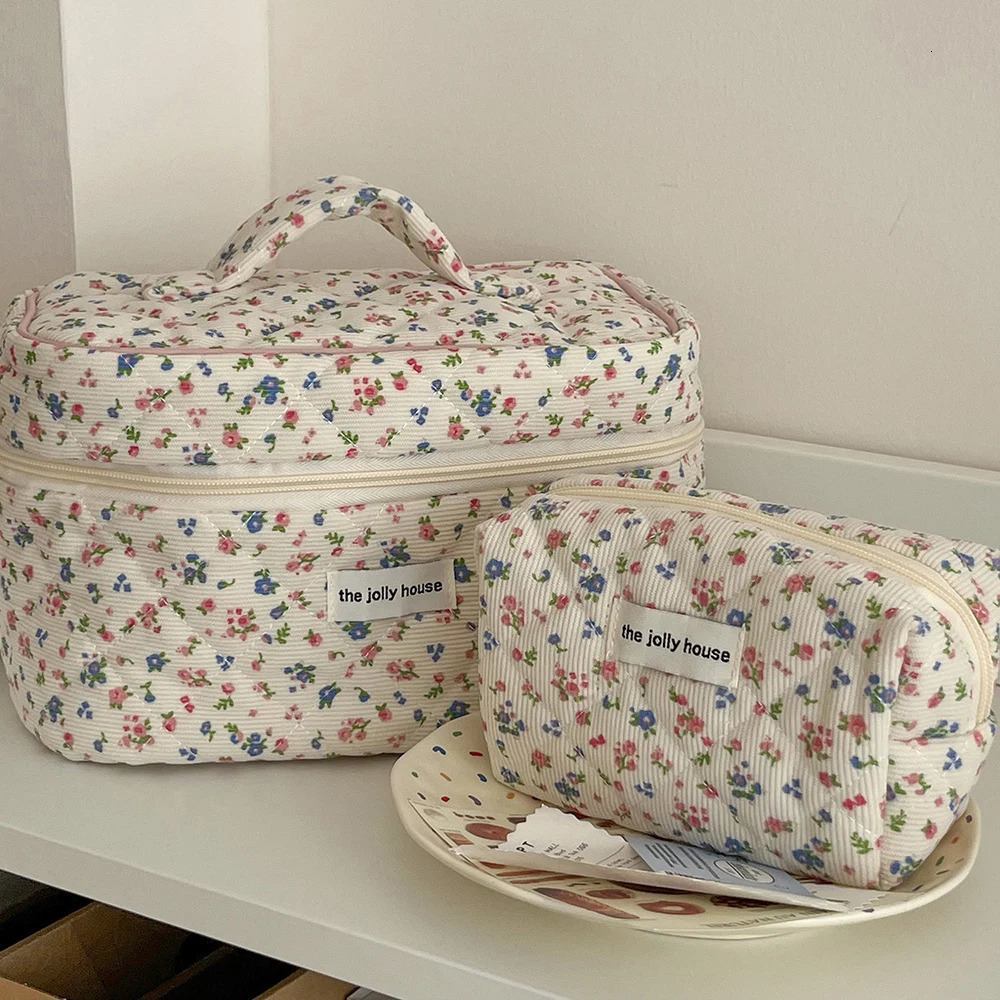 Fashion Vintage Flower Women Makeup Bag Cotton Tote Portable Female Cosmetic Storage Handbag Travel Organizer Zipper Quilted Bag 251204