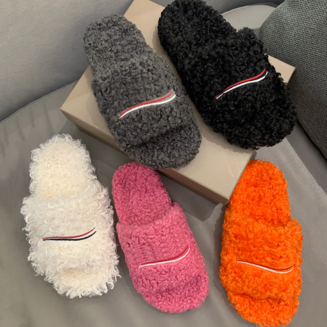 Luxury triangle Slides Designer men women Slippers Ladies Wool Winter Fur Fluffy Furry Warm Letters Sandals Comfortable Fuzzy Girl Paris Flip Flop S