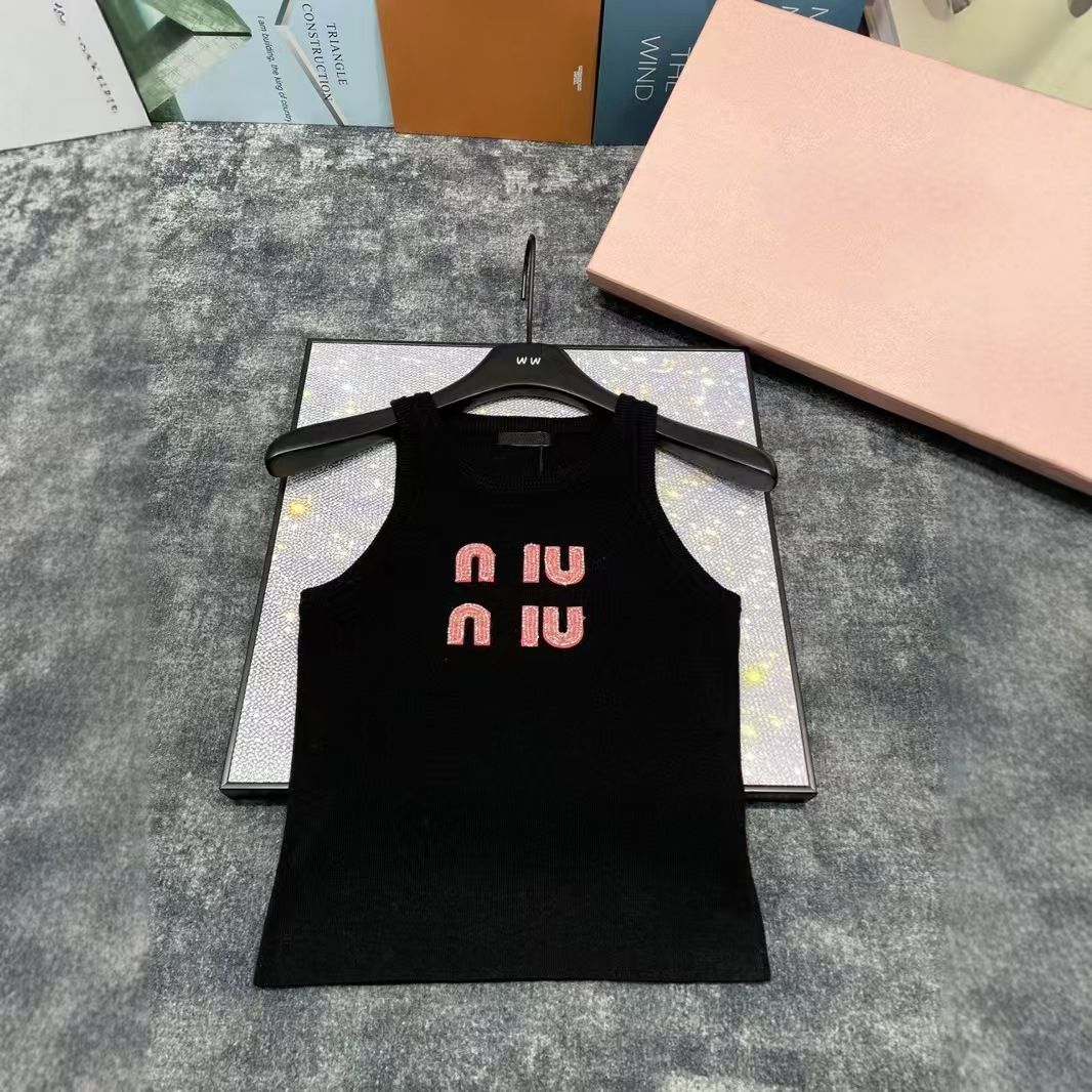 Miu Tank Veat Designers Womens European Made Letters Slim Slim Age Reducing Comfortable Versatile And White Classic Knitted Miu Vest Design Sleevele