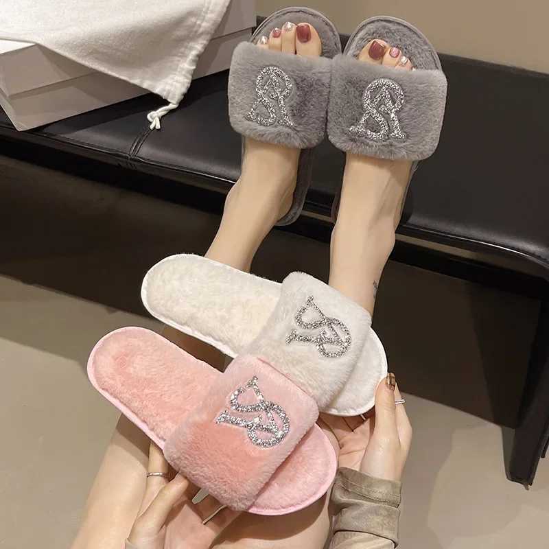 Womens Flat Bottom Bright Diamond Warmth Large Size Cotton Slippers Fashionable Internet Celebrity Slip On Shoes Z251113