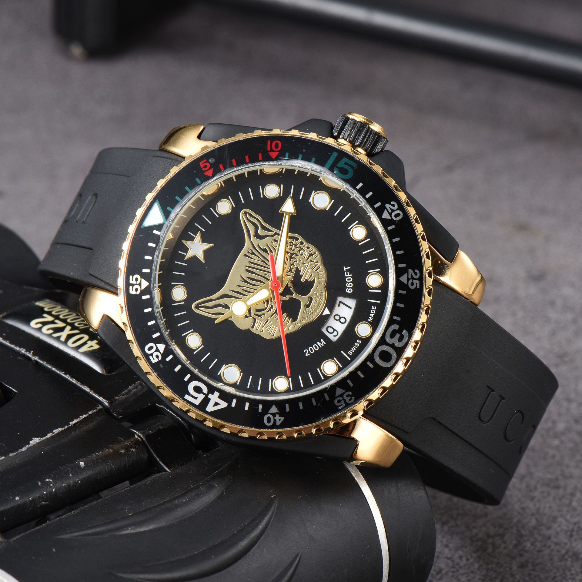 Nouveautés mode luxe hommes montre décontracté en caoutchouc affaires femmes montres hommes montre à Quartz tête de chat serpent calendrier sport