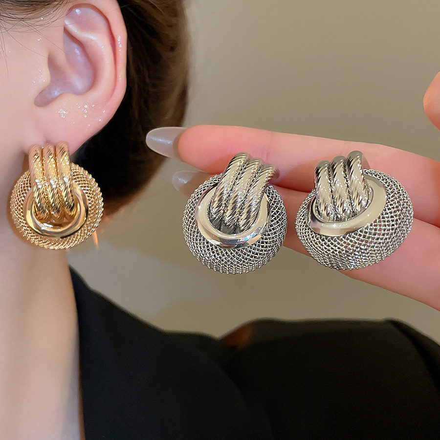 Silver Needle Metal Round European and American Cross-Border Design Sense Niche Temperament Earrings Light Luxury High-End Versatile Ear Jewelry-image-1084858644