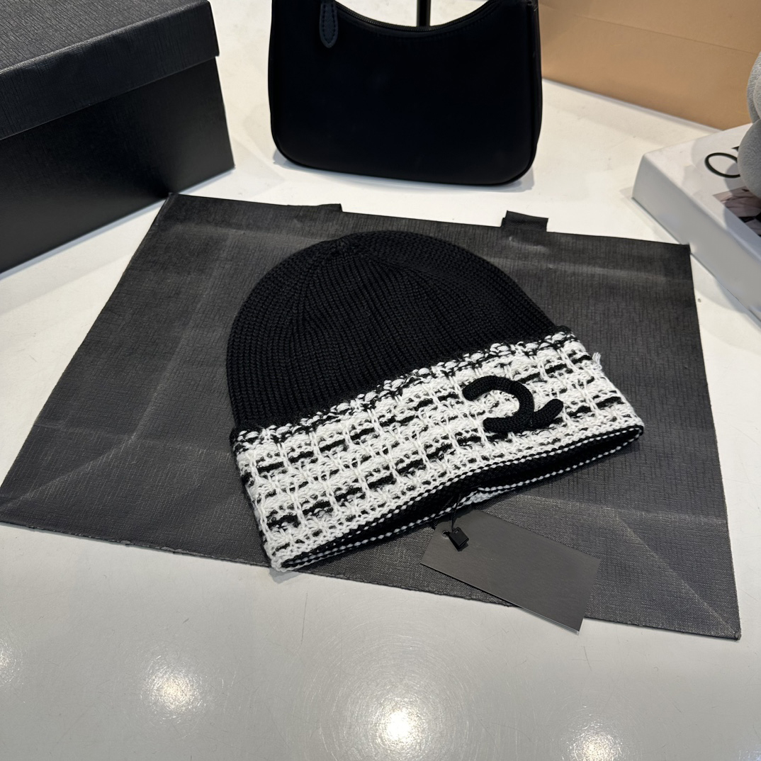 designer beanie Color-block knit Warm hat Luxury Hat trend autumn winter wool Elegance versatile temperament Casual warm NICE