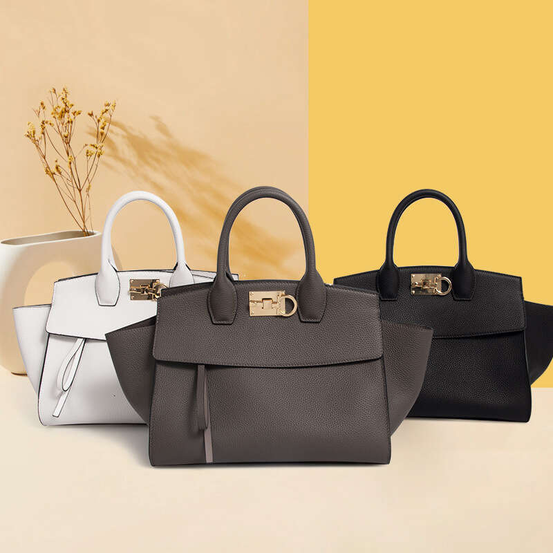 Genuine Leather Soft Top Layer Cowhide 2024 HighEnd And Versatile Fashion Bag Womens Handbag Crossbody Bag X250825