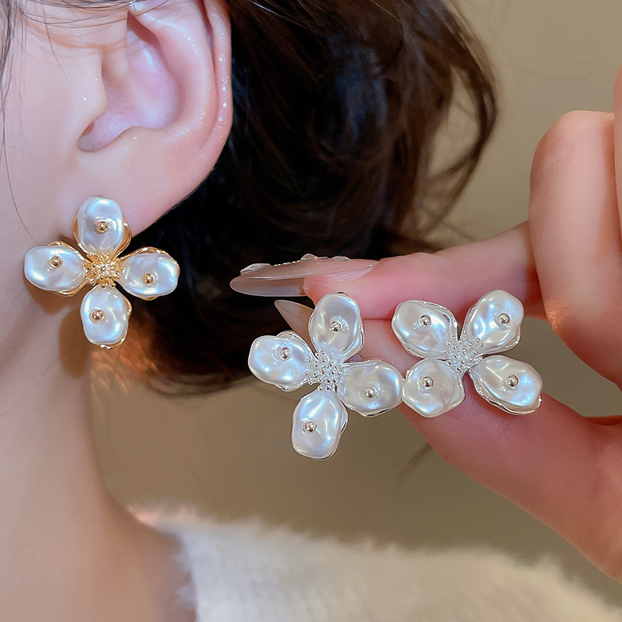 Korean Flower Pearl Versatile High-end Fashion Earrings French Retro Light Luxury Ear Jewelry for Women Wholesale-image-1084909152