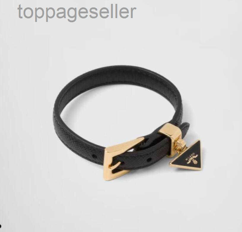 Designer Bracelet Mens Women Leather Bracelets with Inverted Triangle Black Bangle For Men Braclets Armband Damen Gold Bangles Braclet Highly Qualit
