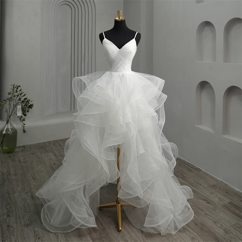 Nouveau court avant Long dos gothique blanc robes de mariée bretelles Spaghetti col en V profond haut-bas robes de mariée robe couleur personnali
