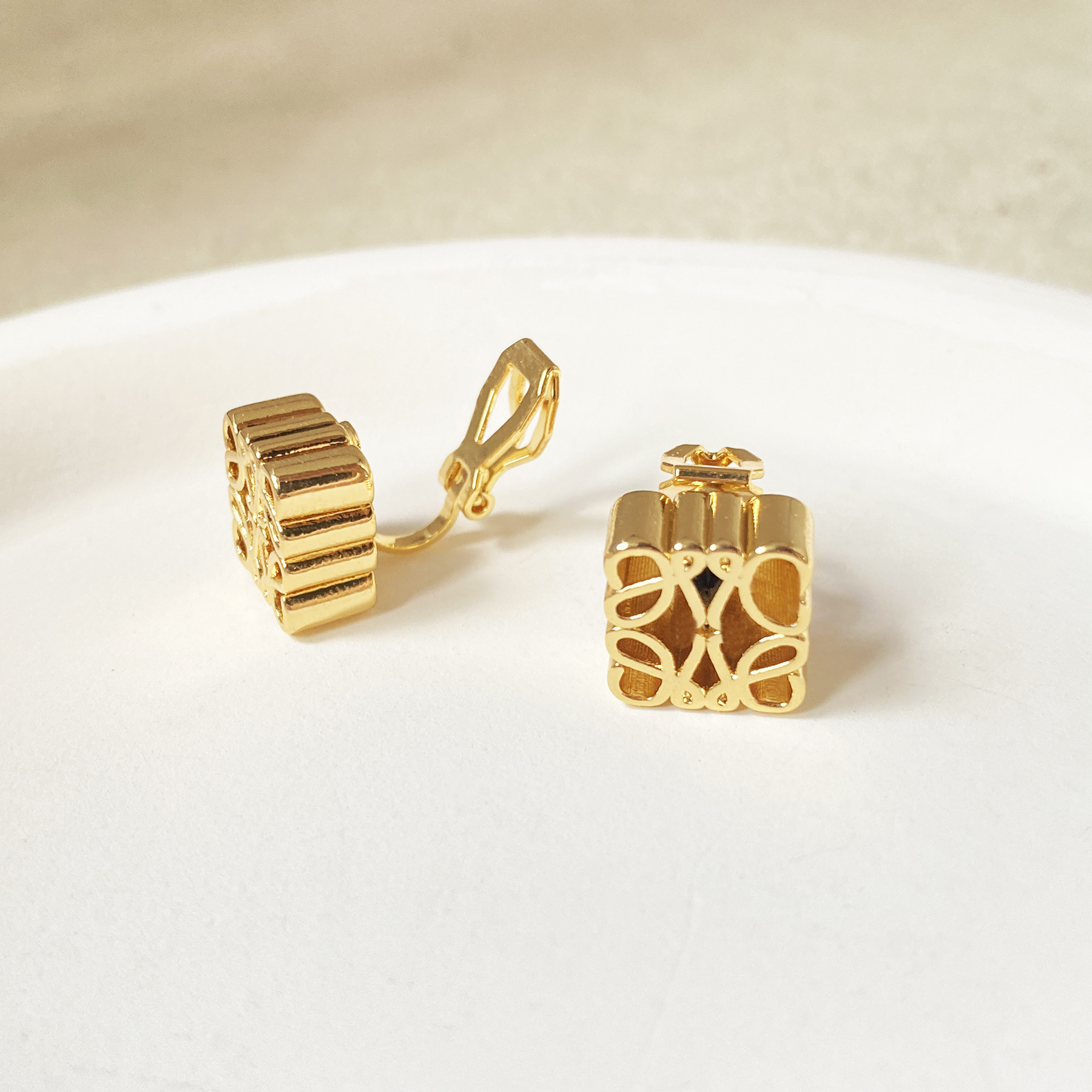 20style Fashion Square ear clip Stud Earrings Designer jewelry For Women Classic Style Women Studs Earings Logo Printed Wedding Christm Party Gif
