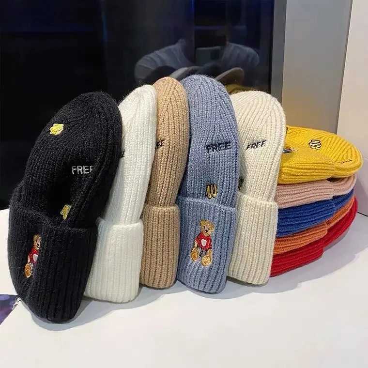 Beanie/Skull Caps Mens Womens Autumn and Cold Warm Wool Couple Travel Holiday Set Head C Cute Bear Knitted Hat J251117