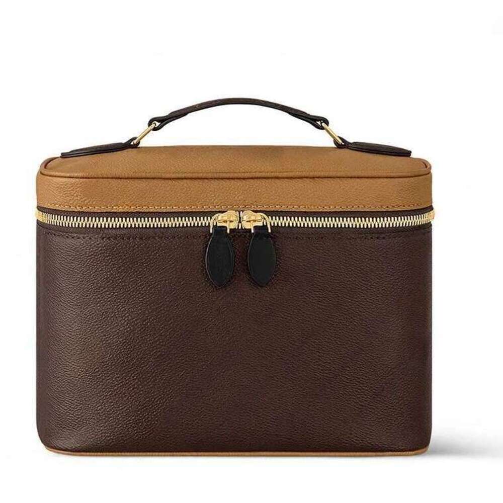 Ladies Fashion Casual Designe Luxury Nice BB Cosmetic Toiletry Toilette Bag Totes Handbag TOP Mirror Quality M47212 Pouch Purse