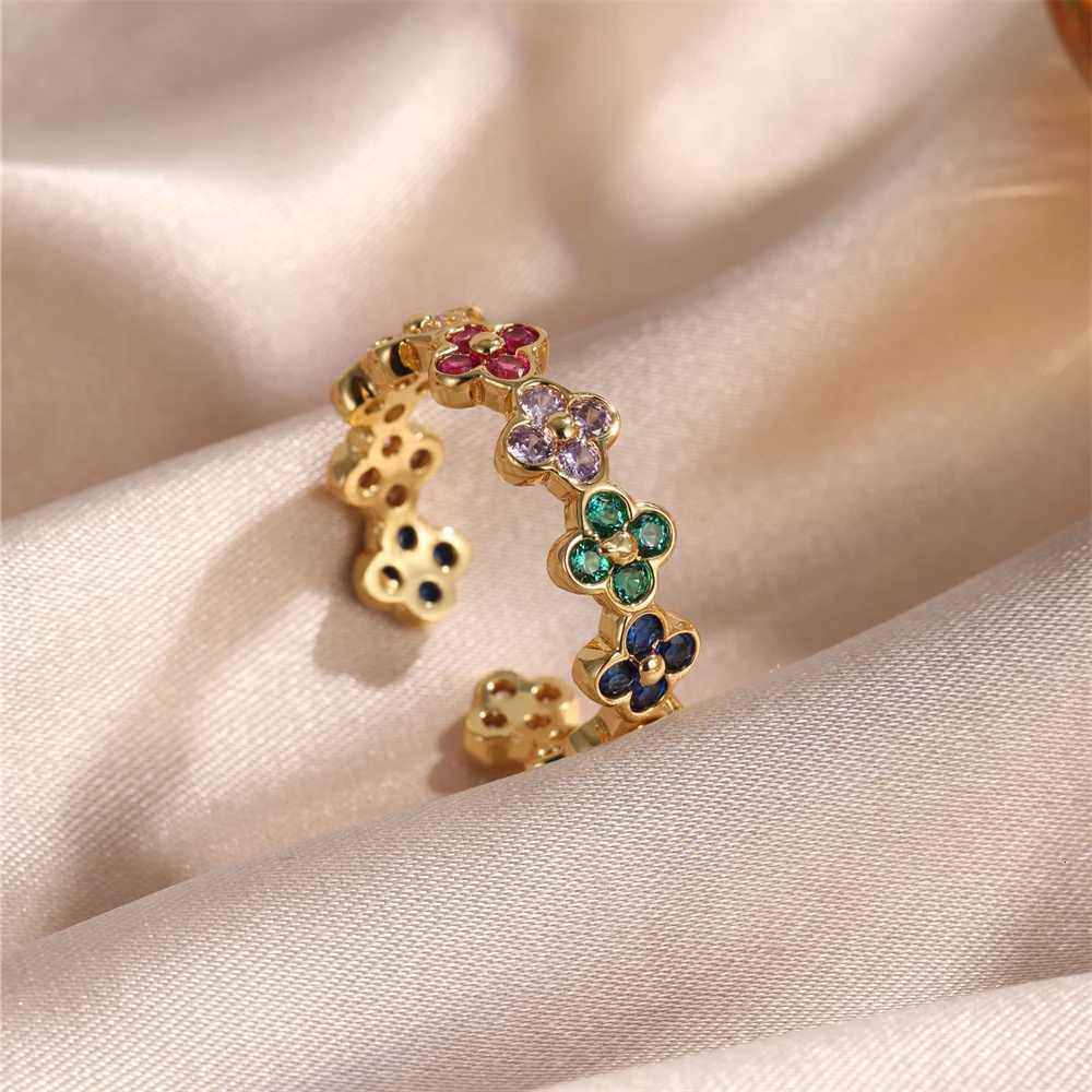 2025 French new design fashion jewelry gold plated flower zircon open ring elegant womens daily work accessoryXJ251118