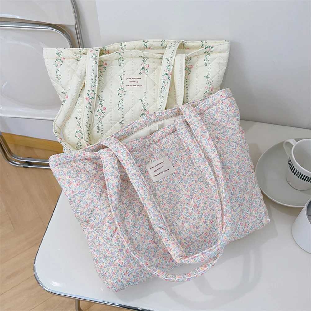 Womens bedding fashionable handbag large capacity fashionable commuting bag lightweight floral shoulder bag autumn and winter cotton bagXJ250417