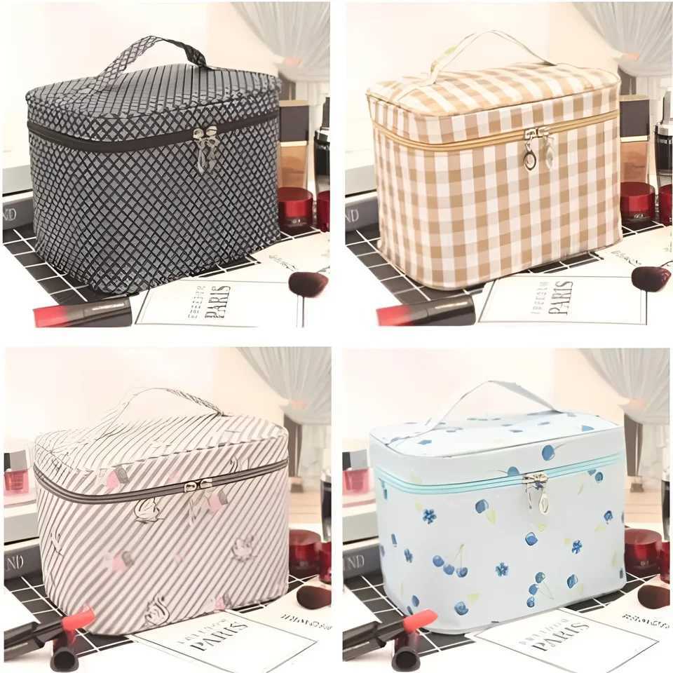 Travel waterproof portable womens with high capacity toilet organizer storage makeup box zipper cleaning beauty bag Z250418