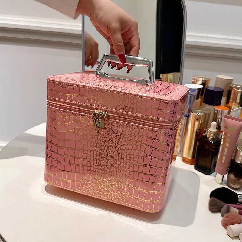 Womens large capacity bag with mirror portable womens travel organizer hard shell square makeup box Z250418